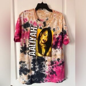 Aaliyah Tie-Dye 90s Graphic Concert music Tee - Multicolor Large